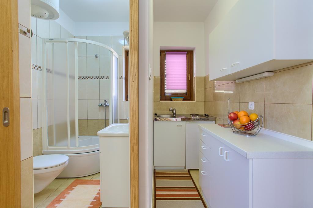 Nadija Studio Apartmani Krk Town Exteriör bild