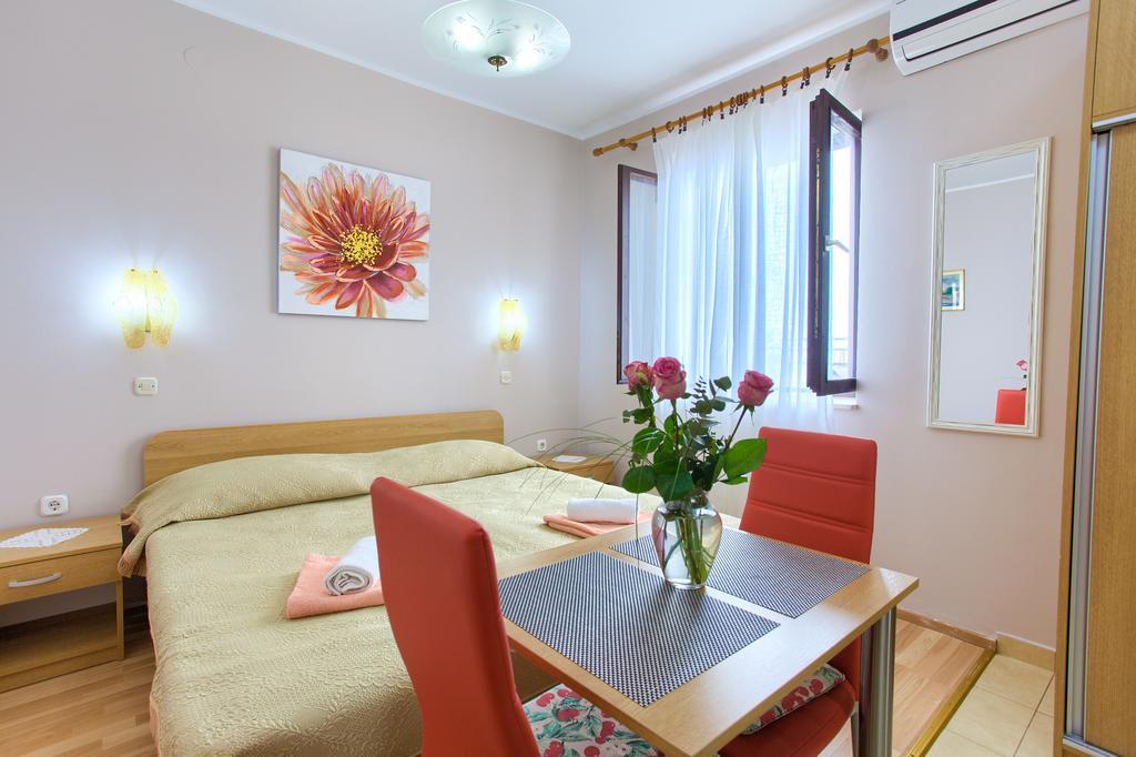 Nadija Studio Apartmani Krk Town Exteriör bild