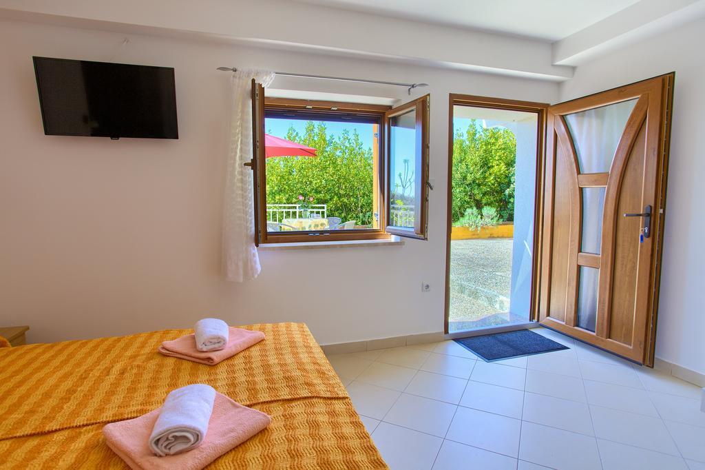 Nadija Studio Apartmani Krk Town Exteriör bild