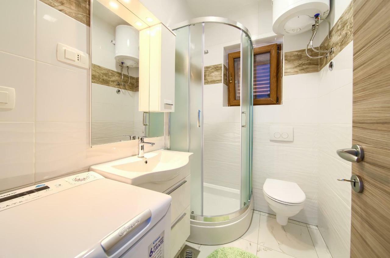 Nadija Studio Apartmani Krk Town Exteriör bild